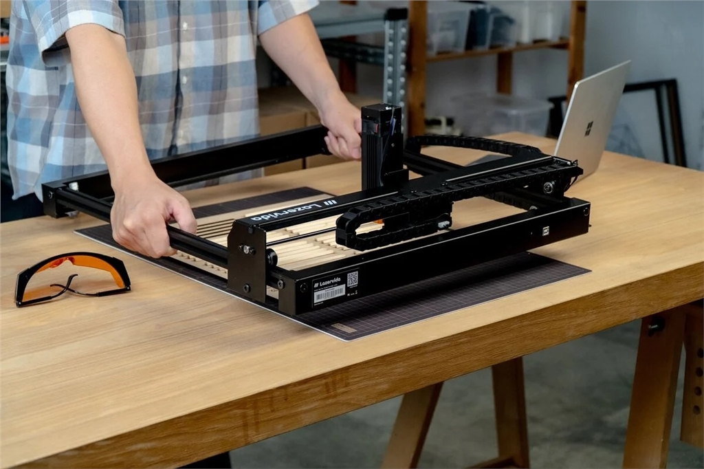 Lazervida 10W Diode Laser Cutter is light and large Lazervida 10W Diode Laser Cutter is light and large